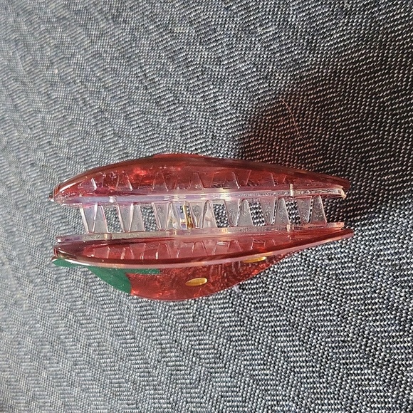 Very big Strawberry hair clip - Picture 2 of 5